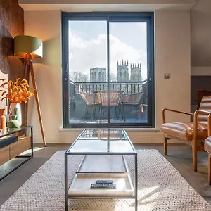 The Quadrant - The Garret Apartment York